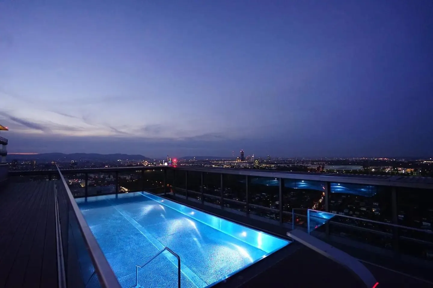 Exquisite Studio With Rooftop Pool Apartment Vienna Austria